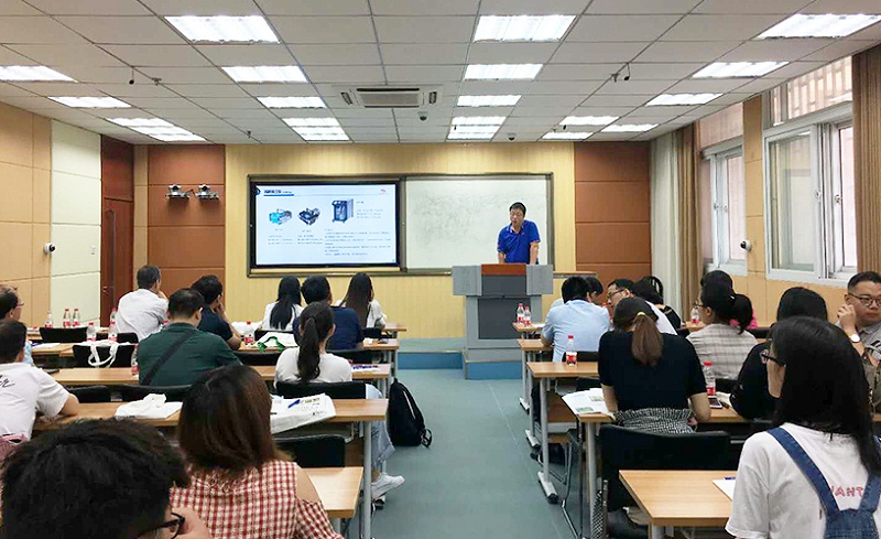 鄭州大學(xué)化學(xué)學(xué)院歷屆畢業(yè)生代表座談會3