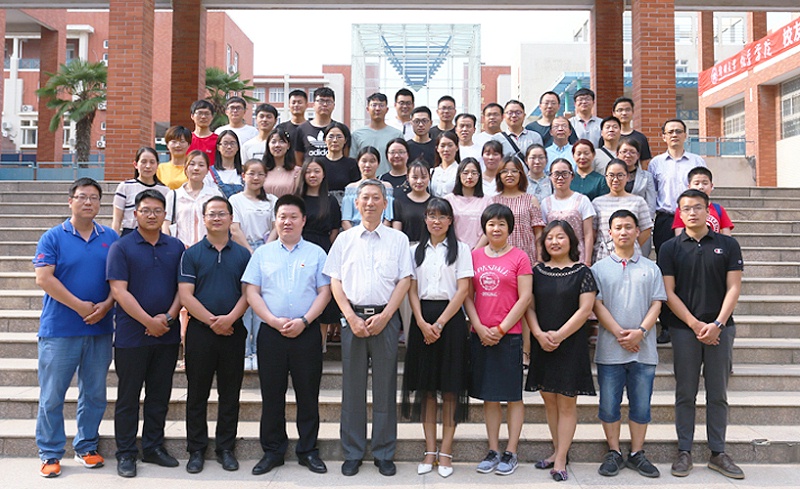 鄭州大學(xué)化學(xué)學(xué)院歷屆畢業(yè)生代表座談會5
