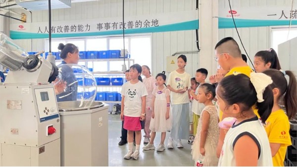 夏日研學記｜小萌娃探秘工廠，解鎖科研世界的奇妙密碼